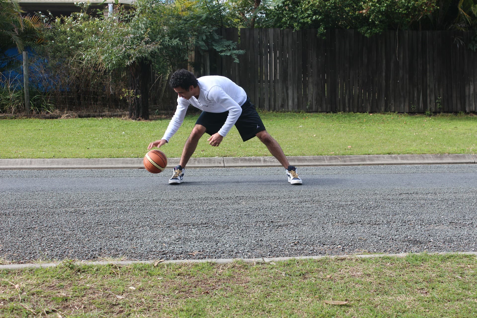 Comment améliorer son dribble au basket : le guide pour progresser