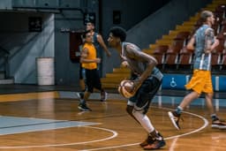 Comment améliorer son tir au basket : 7 conseils pour une mécanique efficace