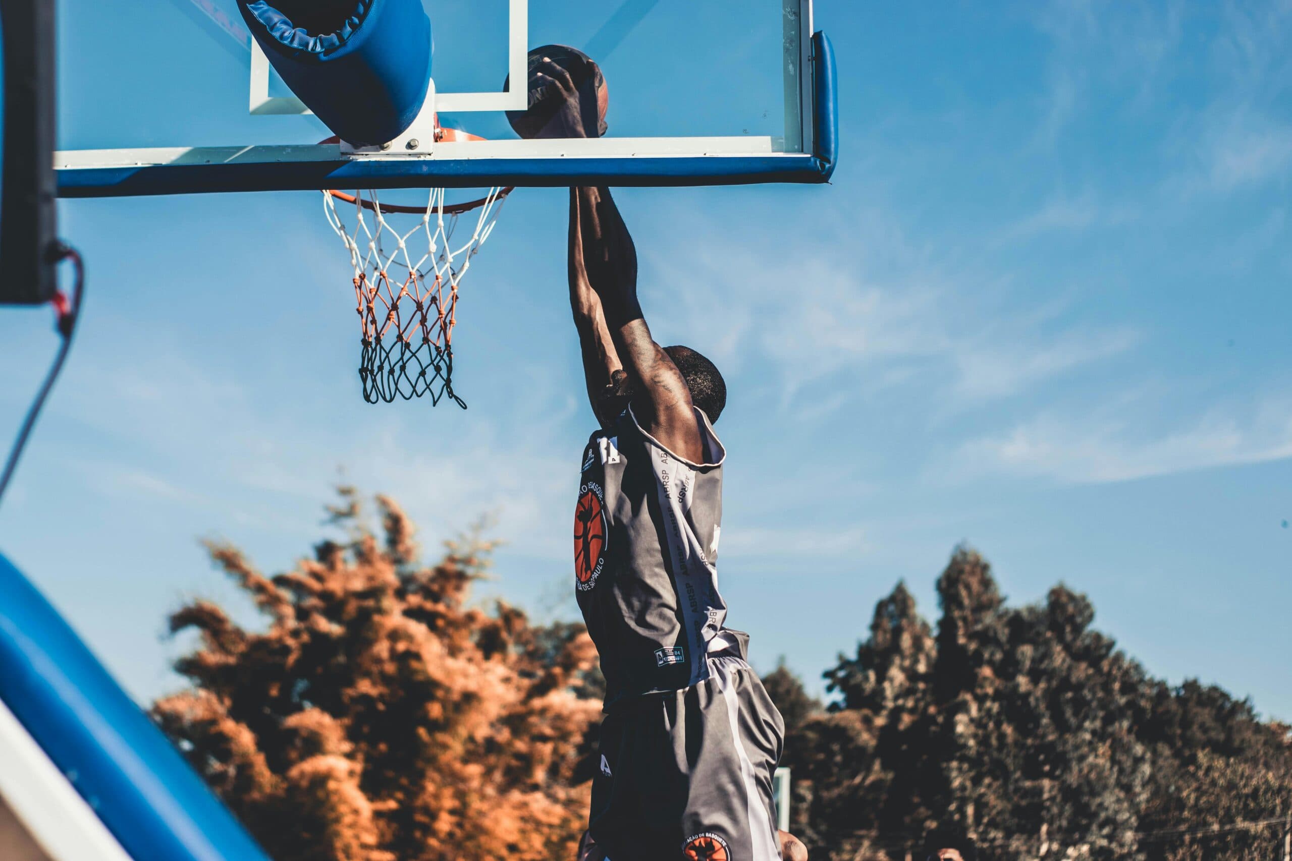 Quel est le rôle de l’ailier fort au basket ?
