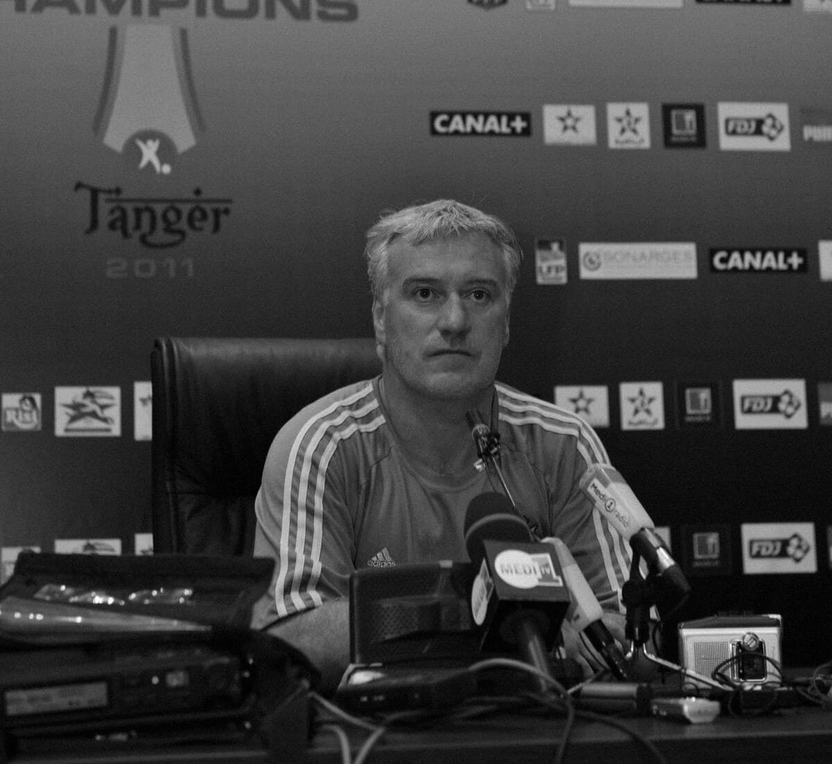 Didier Deschamps en conférence de presse en survêtement de l'OM, lors du Trophée des champions 2011 à Tanger